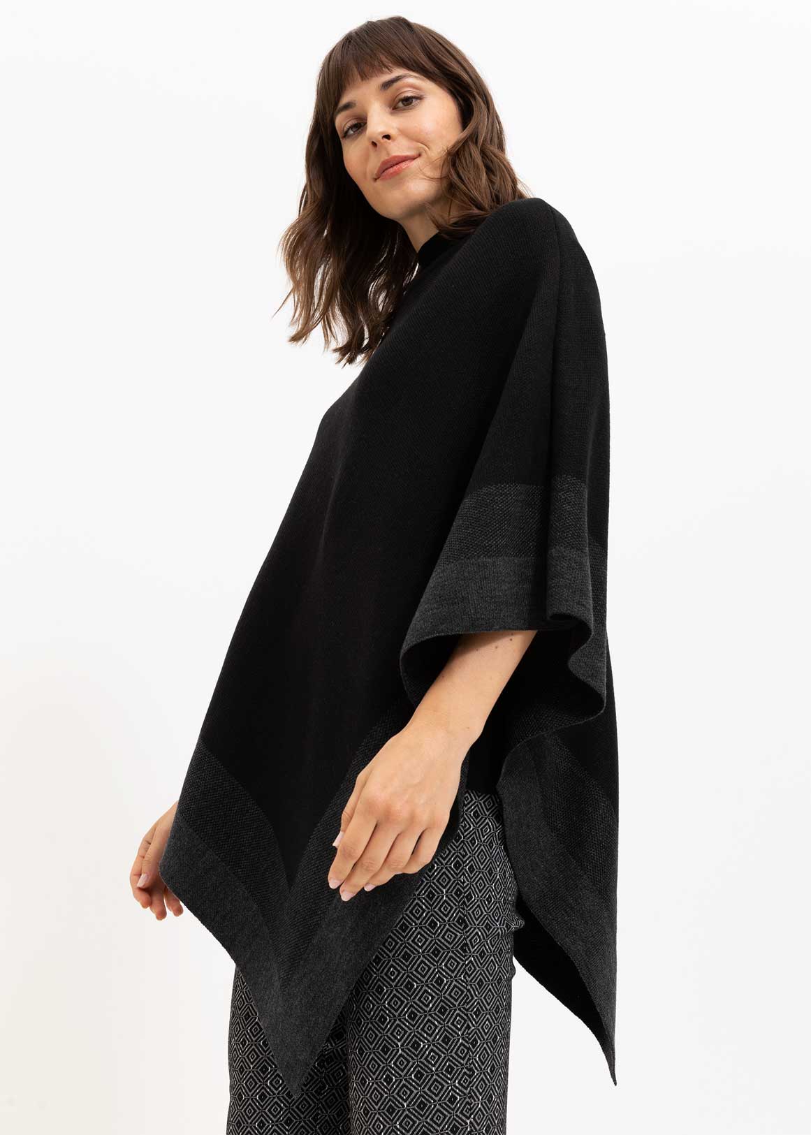 AW23 PONCHO CBLOCK - Woolworths Mauritius Online